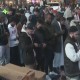 Video Ratusan Orang Salat Tarawih dan Buka Puasa Pertama di Times Square New York