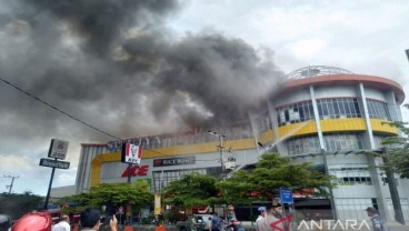 Mal Terbesar di Banda Aceh Terbakar