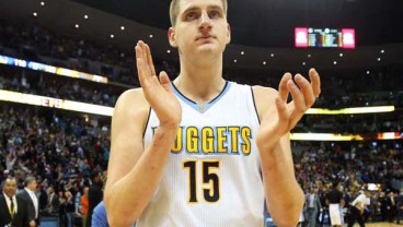 Jokic dan Young Terima Penghargaan Player of The Week NBA