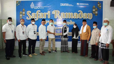 Jamkrindo Bagikan Sembako dan Santunan di Medan
