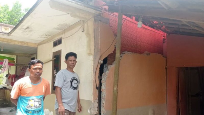 Korban Tanah Bergerak di Lebak Menerima Dana Tunggu Hunian