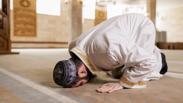 Bacaan Niat Salat Subuh, Zuhur, Asar, Magrib, Isya dan Artinya