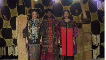 Mel Ahyar Luncurkan Koleksi Tenun dari Beragam Suku di Indonesia