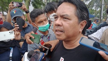 Ade Armando Datangi Lokasi Demo BEM SI di DPR, Ada Apa?