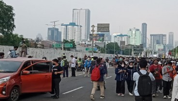 DEMO BEM SI 11 April 2022: Ribuan Mahasiswa Padati Jalan Gatot Subroto Depan Gedung DPR