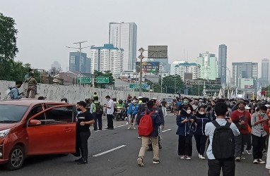 DEMO BEM SI 11 April 2022: Ribuan Mahasiswa Padati Jalan Gatot Subroto Depan Gedung DPR