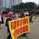 DEMO BEM SI 11 April 2022: Emak-Emak Penuhi Patung Kuda, Teriak Jokowi Mundur