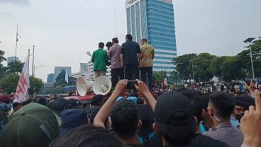 DEMO BEM SI 11 April 2022: Mahasiswa Bubar Usai Wakil Ketua DPR Temui Pengunjukrasa  