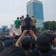 DEMO BEM SI 11 April 2022: Mahasiswa Bubar Usai Wakil Ketua DPR Temui Pengunjukrasa  