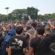 Hujan Hentikan Demo BEM SI 11 April 2022 di Depan Gedung DPR