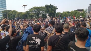 Foto-foto Keadaan Demo 11 April di Depan Gedung DPR