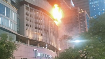 Polri Terjunkan Inafis Selidiki Penyebab Kebakaran Tunjungan Plaza 