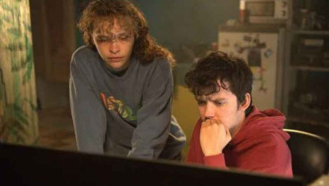 Tayang Besok di Netflix, Ini Sinopsis Film Choose or Die yang Dibintangi Asa Butterfield