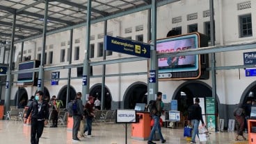 H-18 Lebaran, Stasiun Pasar Senen Mulai Dipadati Penumpang