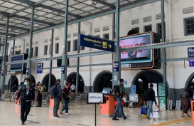 H-18 Lebaran, Stasiun Pasar Senen Mulai Dipadati Penumpang