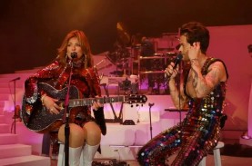 Harry Styles Duet Bareng Shania Twain di Panggung…