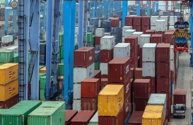 Ekonom Proyeksi Surplus Neraca Perdagangan RI Turun pada Maret 2022