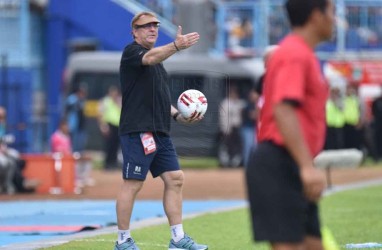 Lepas Deden Natshir, Persib Rekrut Kiper Persipura