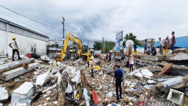 Toko Alfamart Tiga Lantai Ambruk, Empat Orang Meninggal