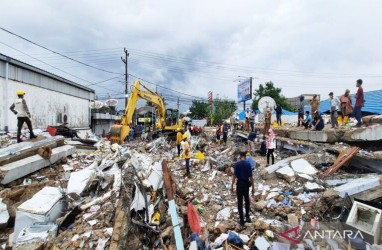 Toko Alfamart Tiga Lantai Ambruk, Empat Orang Meninggal