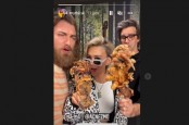 Agnez Mo Kenalkan Ceker Ayam, Martabak dan Pempek. Ini Reaksi YouTuber Amerika 