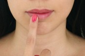 Pakai Lipstik saat Puasa Ramadan? Ini Hukumnya!