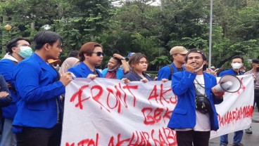 Demo Mahasiswa 21 April, Front Aksi Mahasiswa Bekasi Gelar Aksi di Patung Kuda