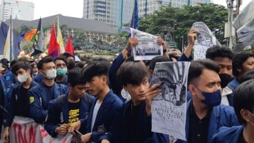 Mahasiswa Ingin Demo di Istana, Polisi Tahan di Patung Kuda