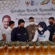 Erick Thohir Sapa Warga Saat PTPN Group Kucurkan 2.000 Liter Migor di Bandung