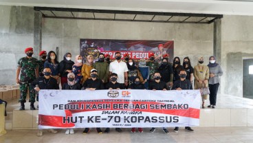 Danjen Kopassus bersama Cartenz Tactical Bagikan Ribuan Sembako