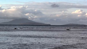 Hati-hati, Krakatau Siaga III. Lontaran Material Sejauh Radius 2 Kilometer