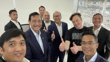 Opung Luhut Ketemu Elon Musk di Markas Tesla, Ada Apa Ya?