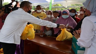 PTPN V Distribusikan 12 Ton Minyak Goreng-Gula Murah di Riau