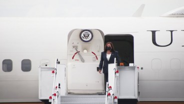 Sudah Disuntik Vaksin Booster Dosis Kedua, Wapres AS Kamala Harris Positif Covid-19