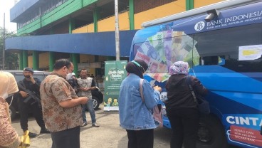 Hari Terakhir Penukaran Uang, Masyarakat Padati Kas Keliling Pasar Pramuka