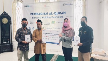 Sambut Idul Fitri, Holding Danareksa Bagikan 1.248 Al Quran dan Paket Sembako