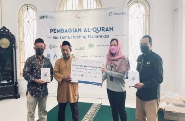 Sambut Idul Fitri, Holding Danareksa Bagikan 1.248 Al Quran dan Paket Sembako