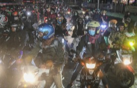 Mudik Lebaran 2022: Pemudik Bersepeda Motor Menyemut di Jalan Arteri Karawang hingga Jalur Pantura