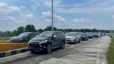 Antrean Kendaraan di Gerbang Tol Bathin Solapan Padat, Ini Penyebabnya