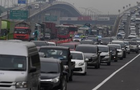 Terpantau Padat Merayap, Contraflow Kembali Diberlakukan di Tol Jakarta-Cikampek KM 47 - KM 70
