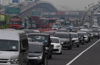 Terpantau Padat Merayap, Contraflow Kembali Diberlakukan di Tol Jakarta-Cikampek KM 47 - KM 70