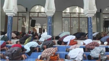 Pemkot Bandung Perbolehkan Salat Idulfitri Berjemaah, Ini Syaratnya