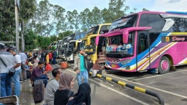 Mudik Lebaran, Penumpang Bus Padati Terminal Poris Plawad