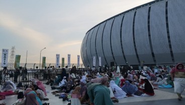 Salat Idulfitri di JIS, Warga Mulai Berduyun-duyun Berdatangan