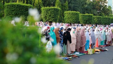 Warga Semarang Padati Simpang Lima Untuk Salat Id