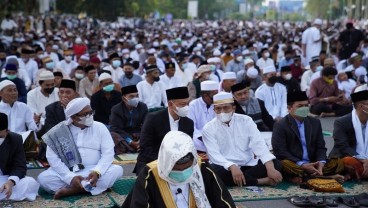 Salat Idulfitri, Warga Kota Pontianak Tetap Gunakan Masker