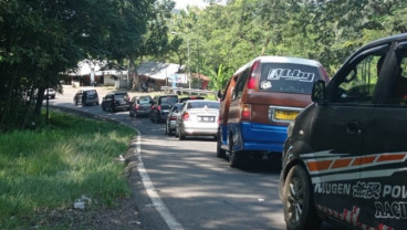 Antrean Panjang di Jalur Tomo Sumedang hingga 10 Kilometer