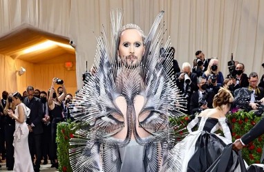 8 Selebriti Pria Berbusana Terbaik di Met Gala 2022, Jared Leto hingga Joe Jonas