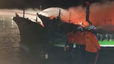 Dermaga Cilacap Kebakaran saat Lebaran, 45 Kapal Nelayan Dilalap Api