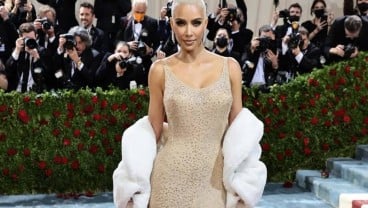 Pakai Gaun Marilyn Monroe di Met Gala, Kim Kardashian Dihujani Kritik